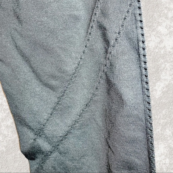 FABLETICS High Waist Seamless Dot Capri Leggings, Size Small - Picture 6 of 12